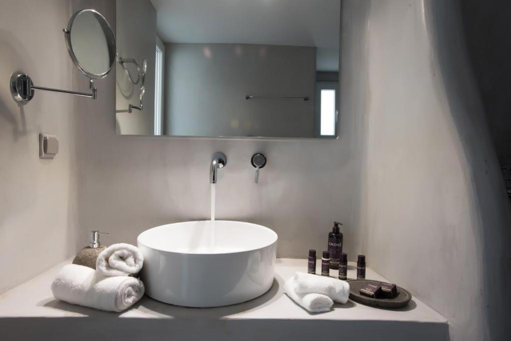 Jonaz Rooms & Suites Орнос Экстерьер фото